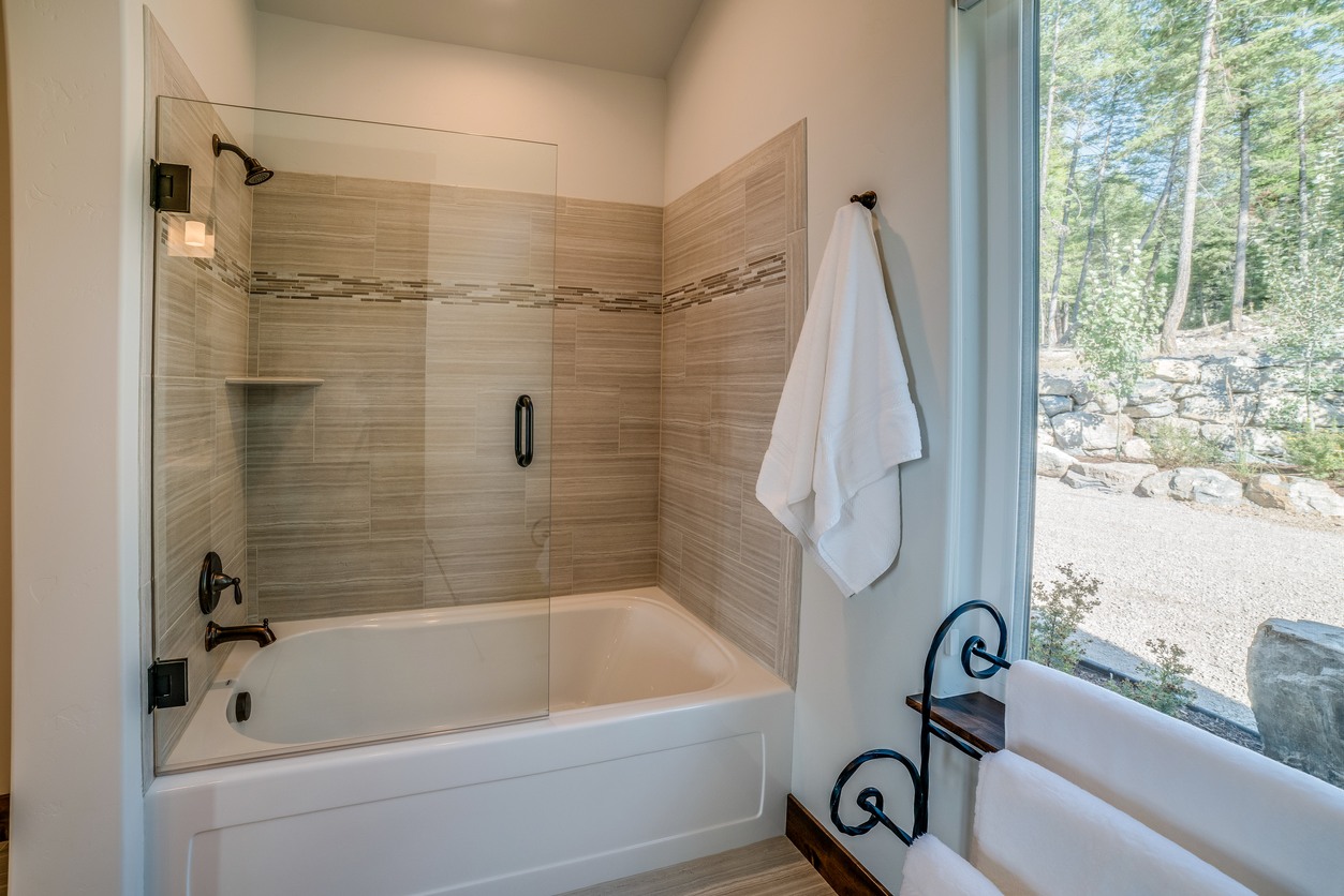 Shower & Tub Installation in El Castillo